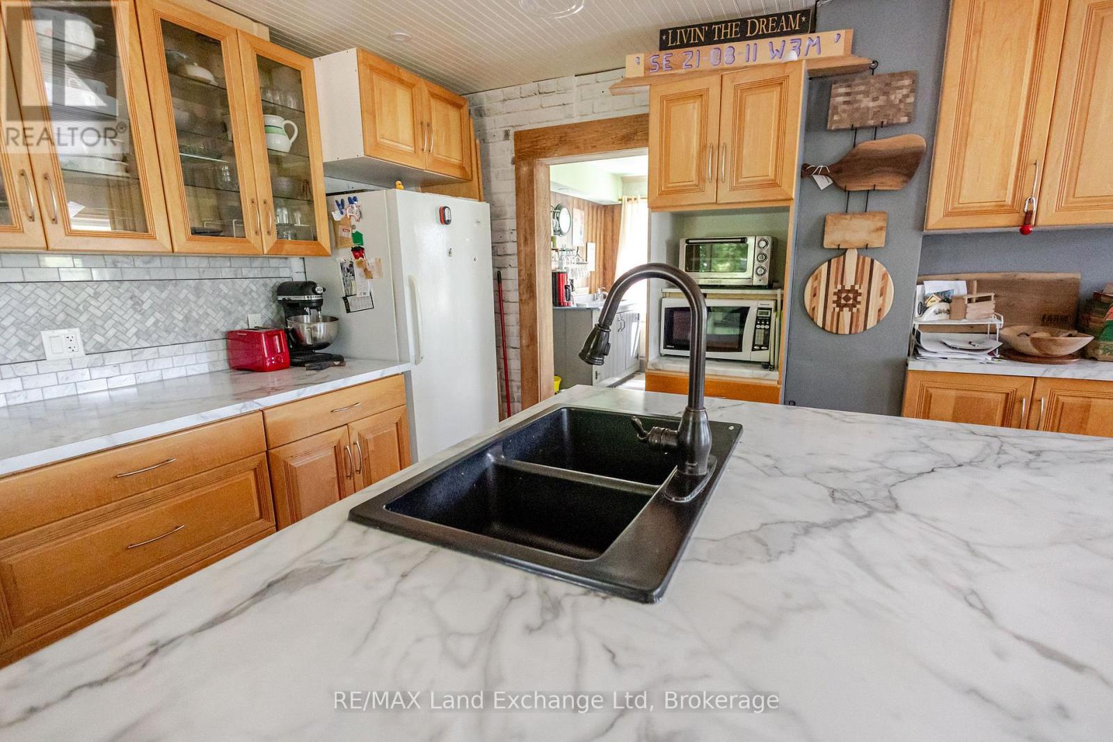 Photo 8 of 3095 Old Mill Street, Howick ON