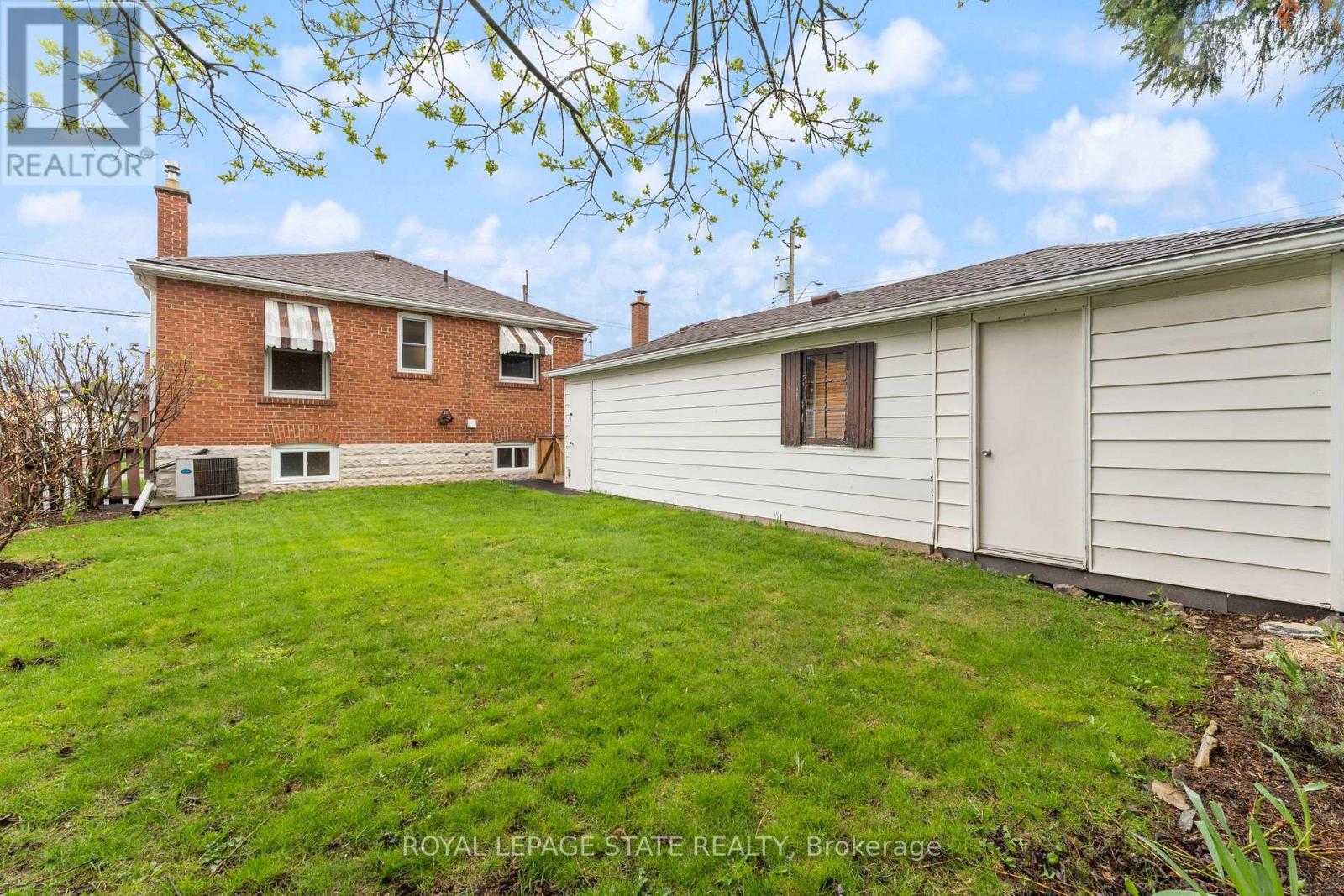 Photo 16 of Upper 65 East 11 Th Street, Hamilton ON