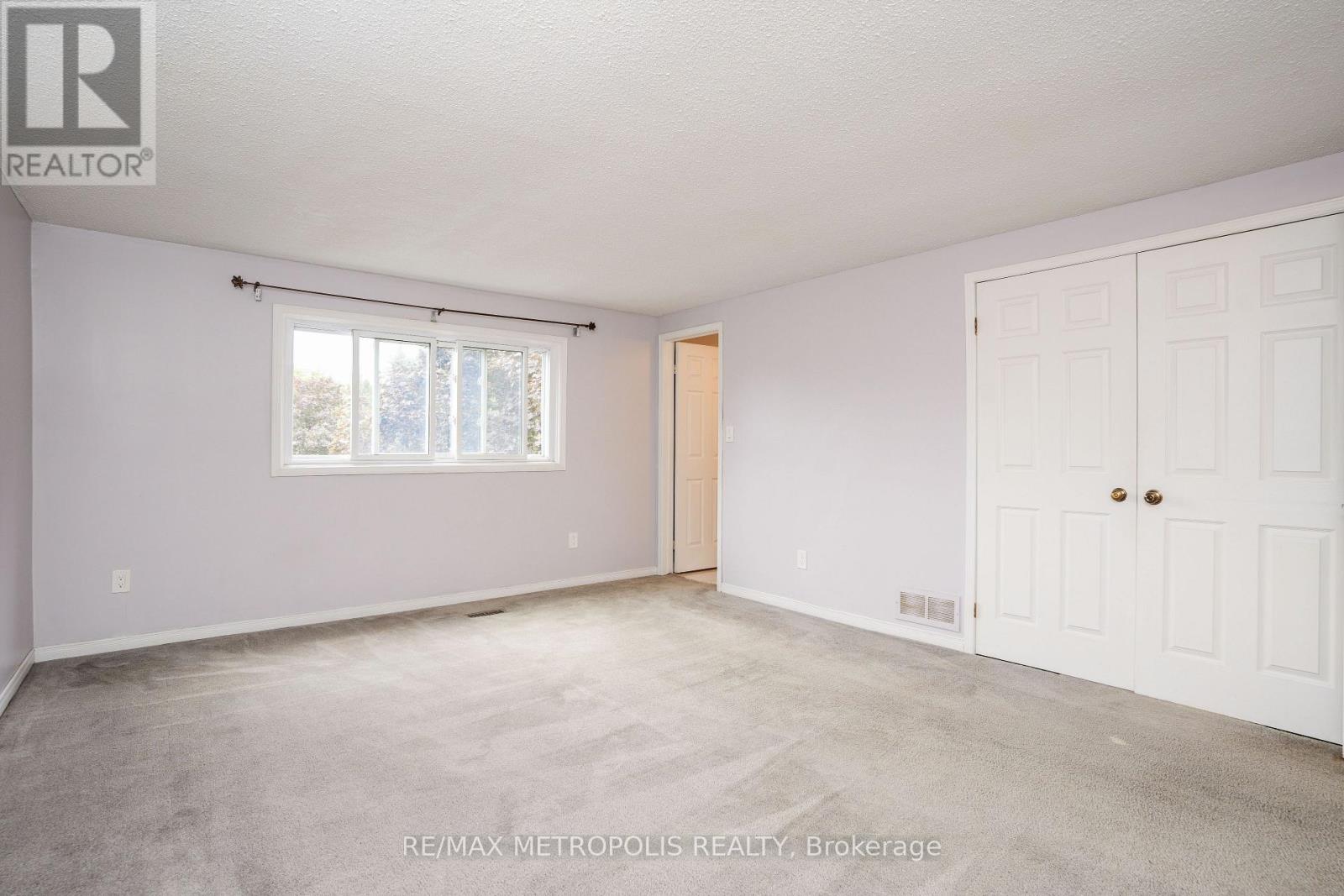Photo 14 of 59 2 Royalwood Court, Hamilton ON