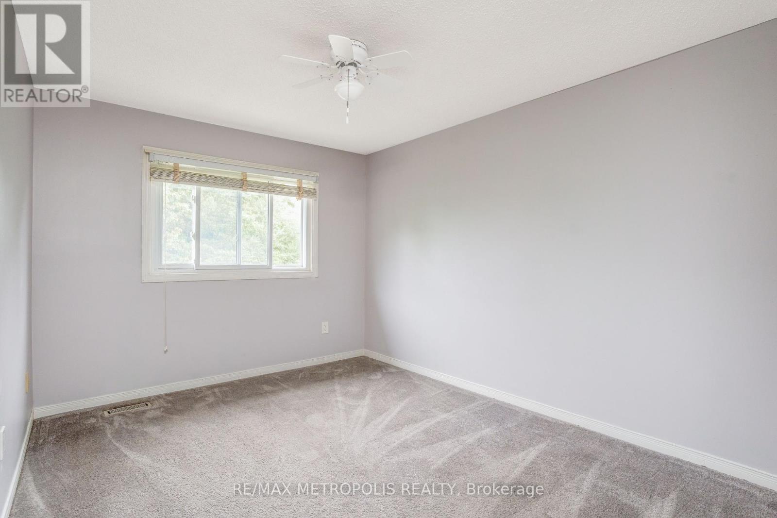 Photo 19 of 59 2 Royalwood Court, Hamilton ON