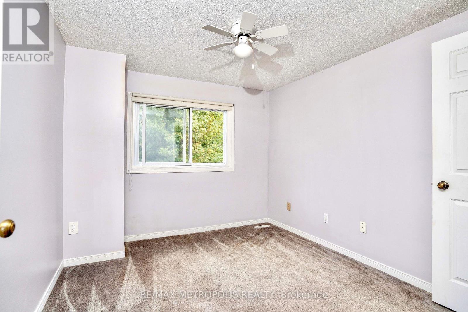 Photo 22 of 59 2 Royalwood Court, Hamilton ON