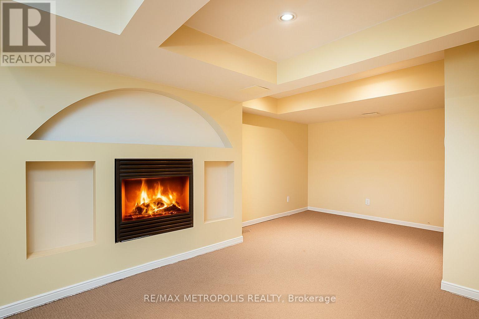 Photo 29 of 59 2 Royalwood Court, Hamilton ON