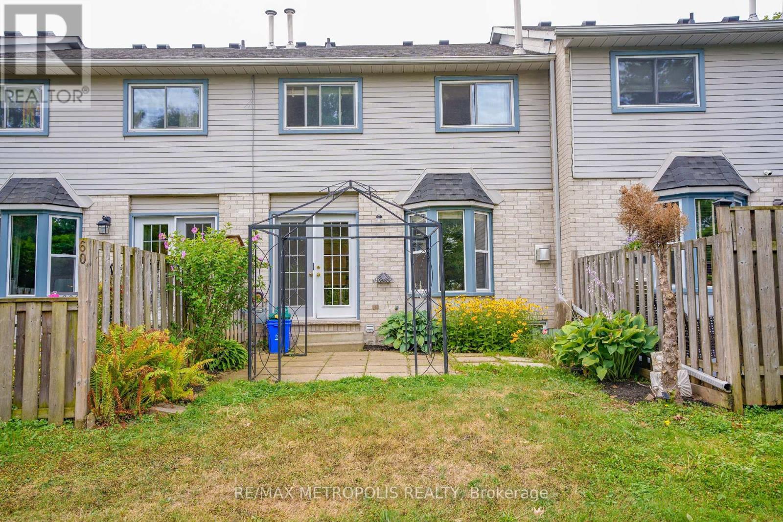 Photo 34 of 59 2 Royalwood Court, Hamilton ON