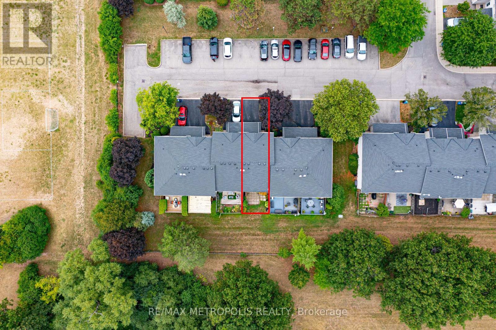 Photo 35 of 59 2 Royalwood Court, Hamilton ON