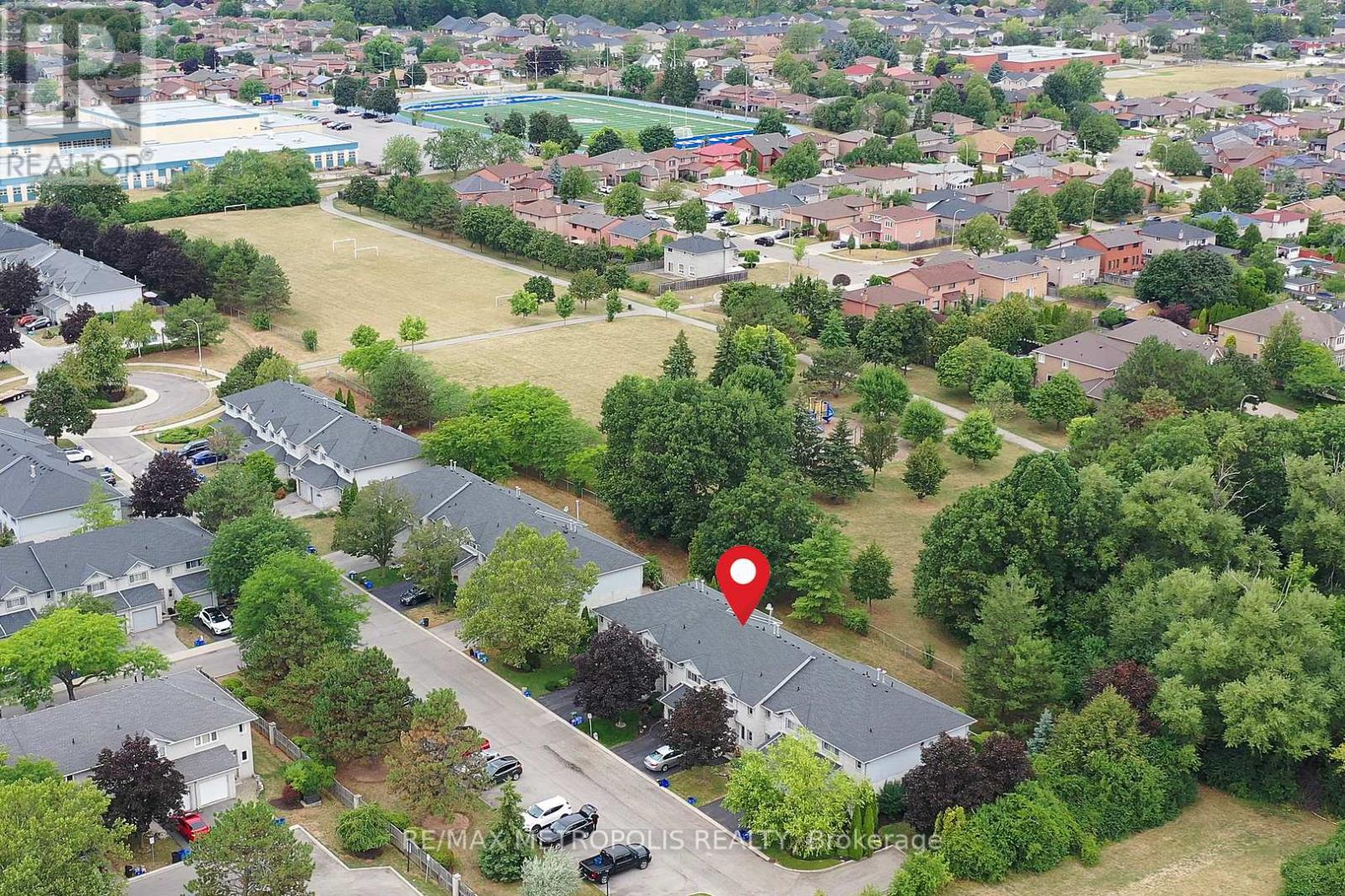 Photo 36 of 59 2 Royalwood Court, Hamilton ON