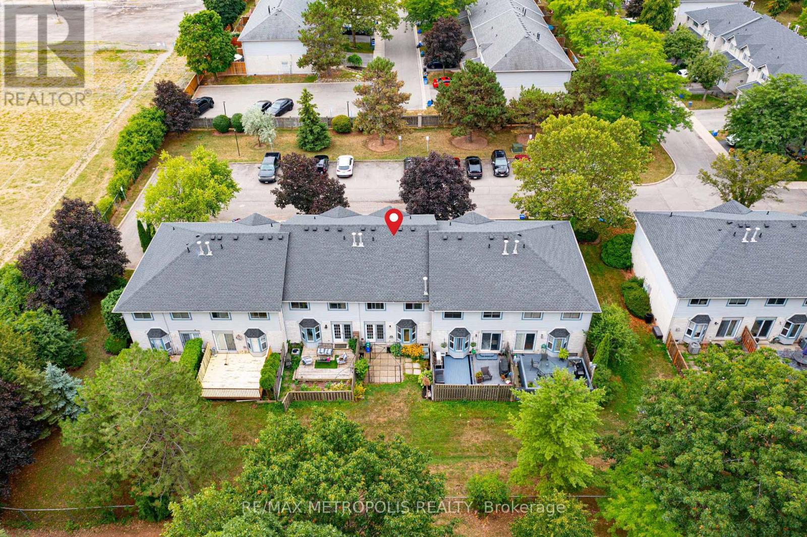 Photo 37 of 59 2 Royalwood Court, Hamilton ON
