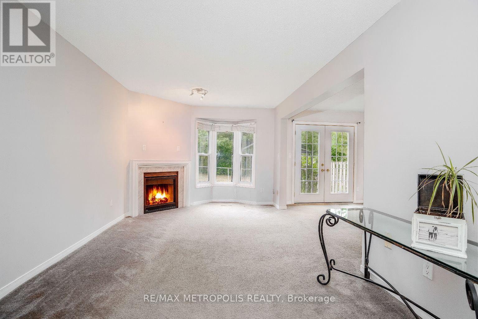 Photo 4 of 59 2 Royalwood Court, Hamilton ON