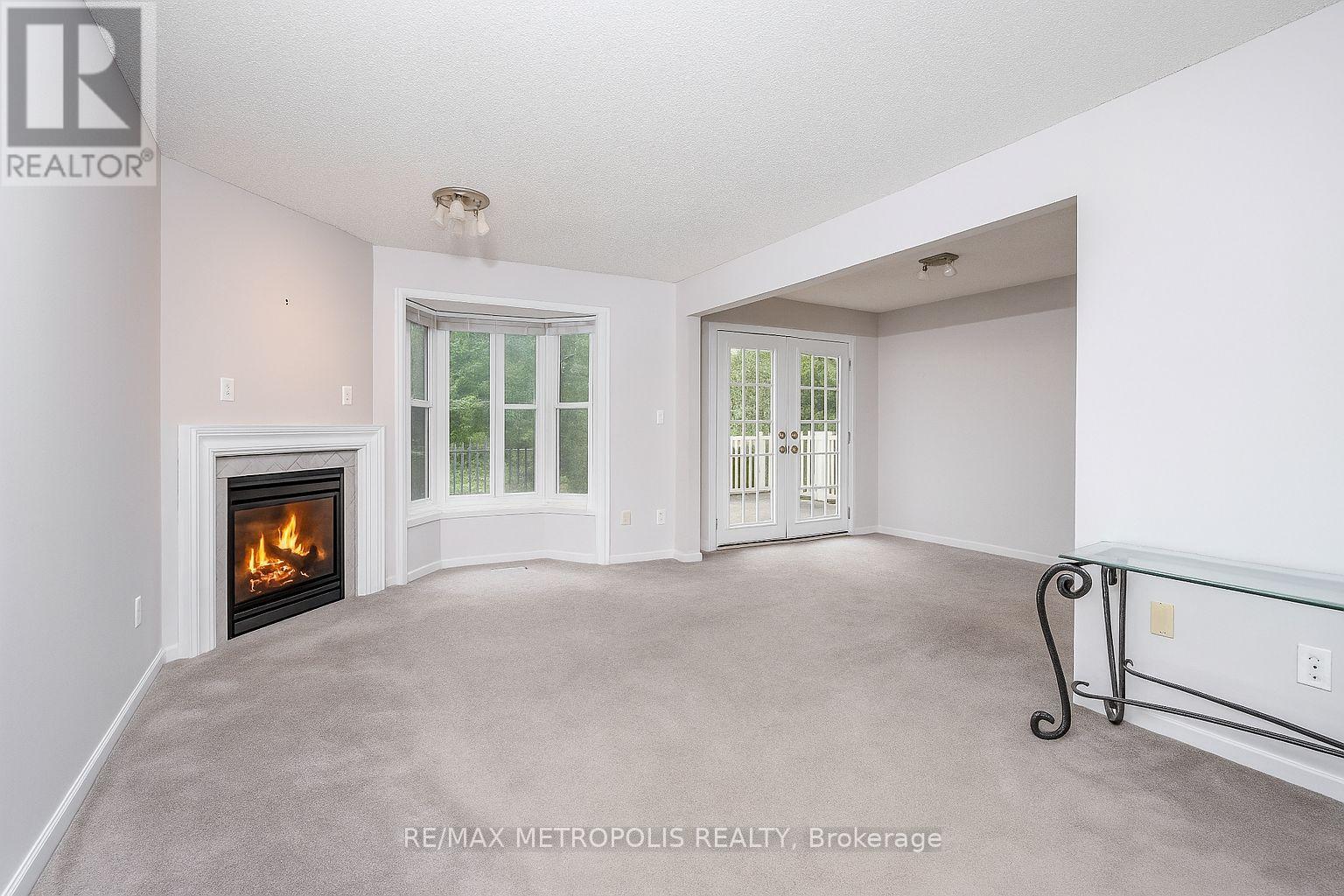 Photo 5 of 59 2 Royalwood Court, Hamilton ON