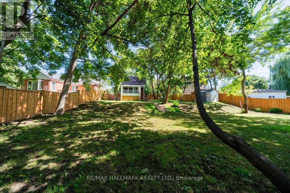 Photo 37 of 16 Willowhurst Crescent, Toronto ON