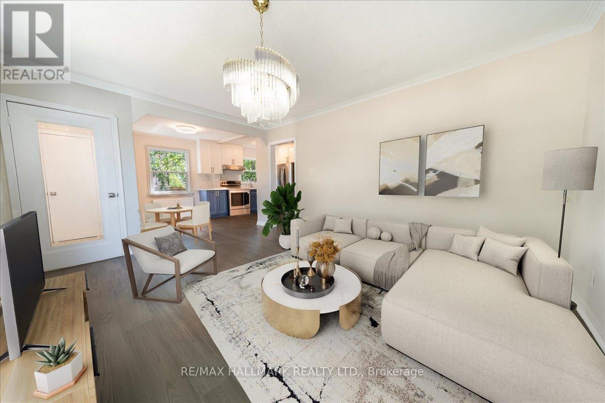 Photo 3 of 16 Willowhurst Crescent, Toronto ON