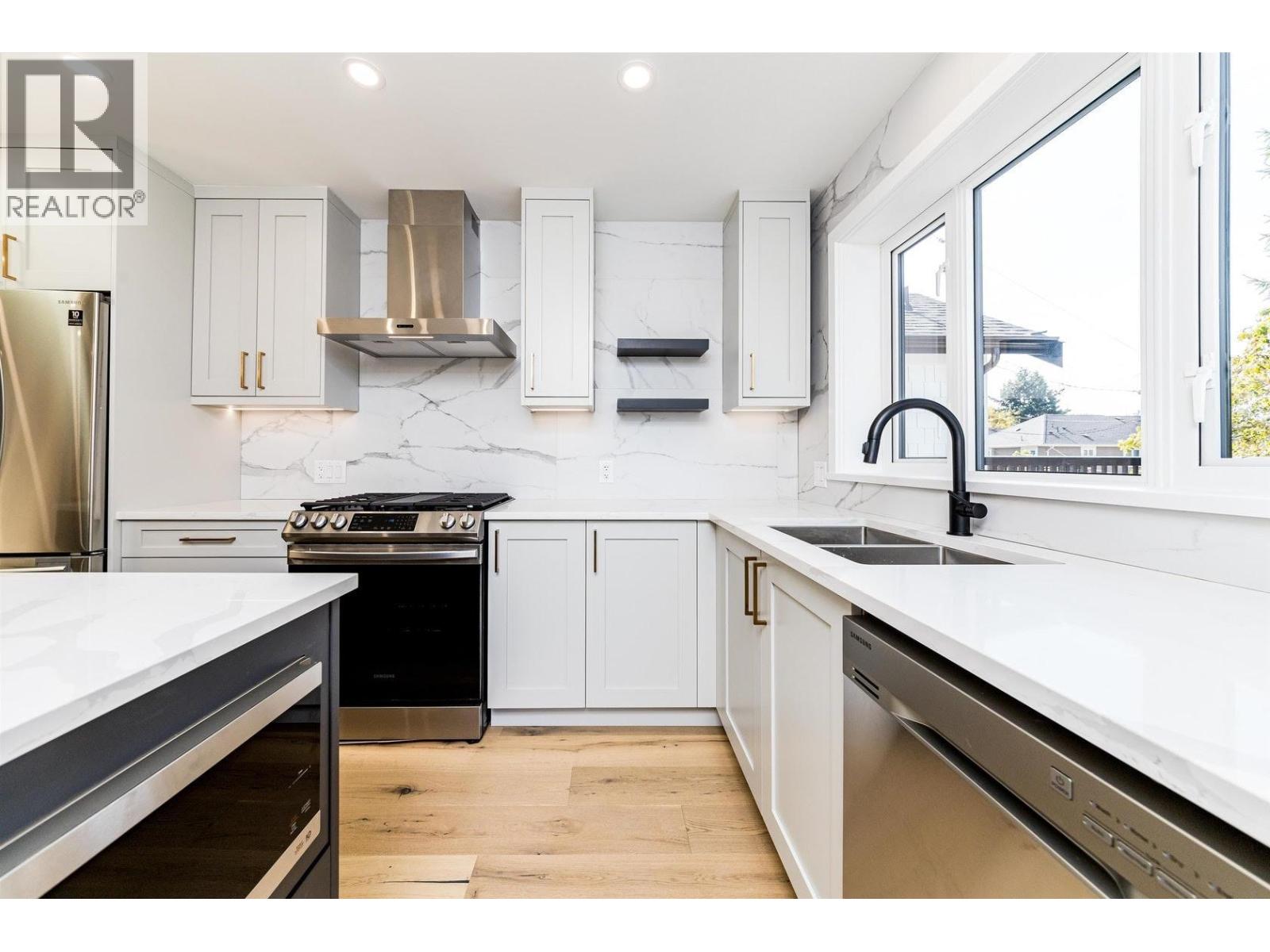 Photo 11 of 5449 Killarney Street, Vancouver BC