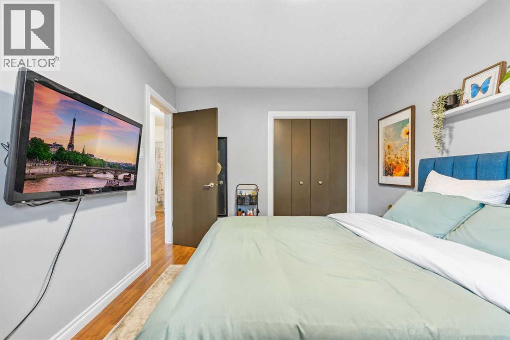 Multi-family House for Sale in /  Street SW Glenbrook Calgary 