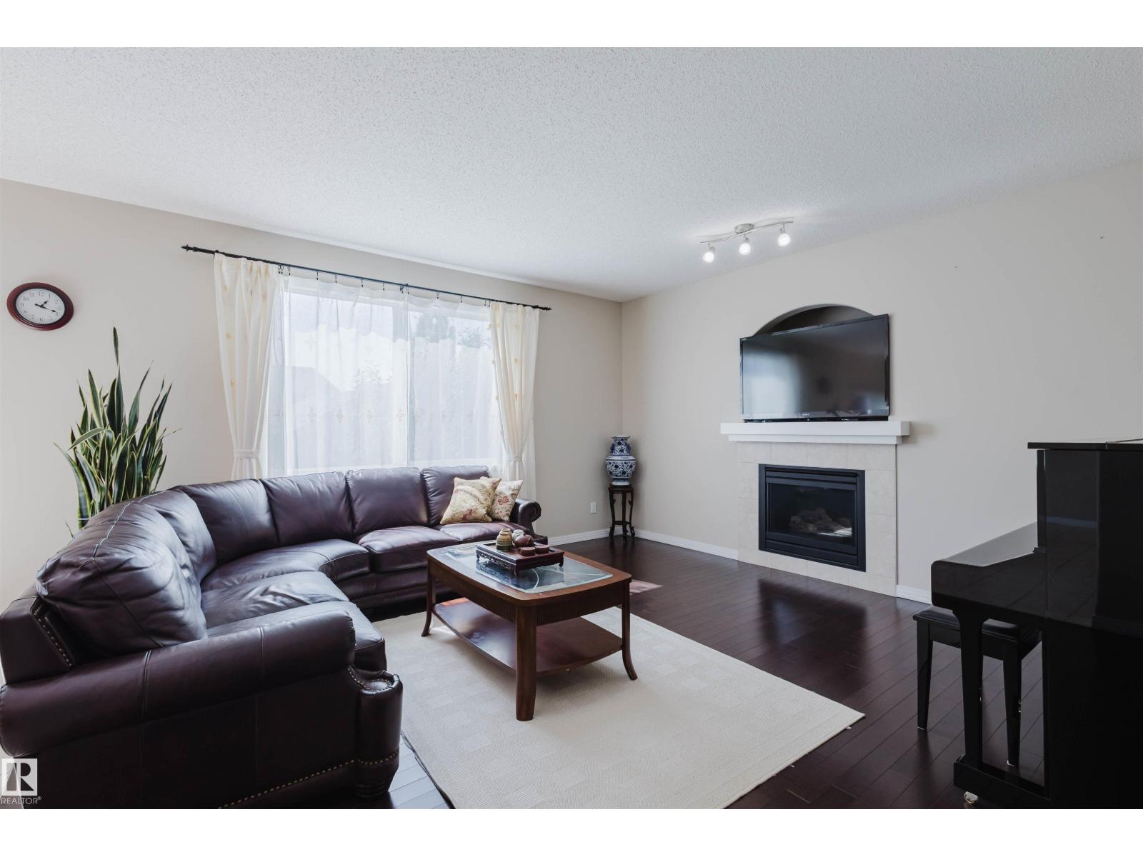Photo 5 of 6731 Speaker Pl Nw, Edmonton AB