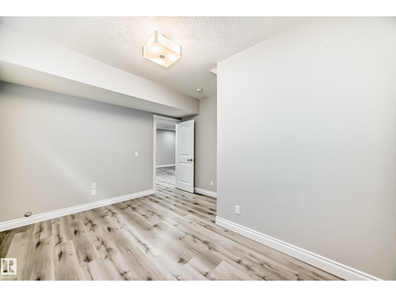 Photo 32 of 1921 33 St Nw, Edmonton AB