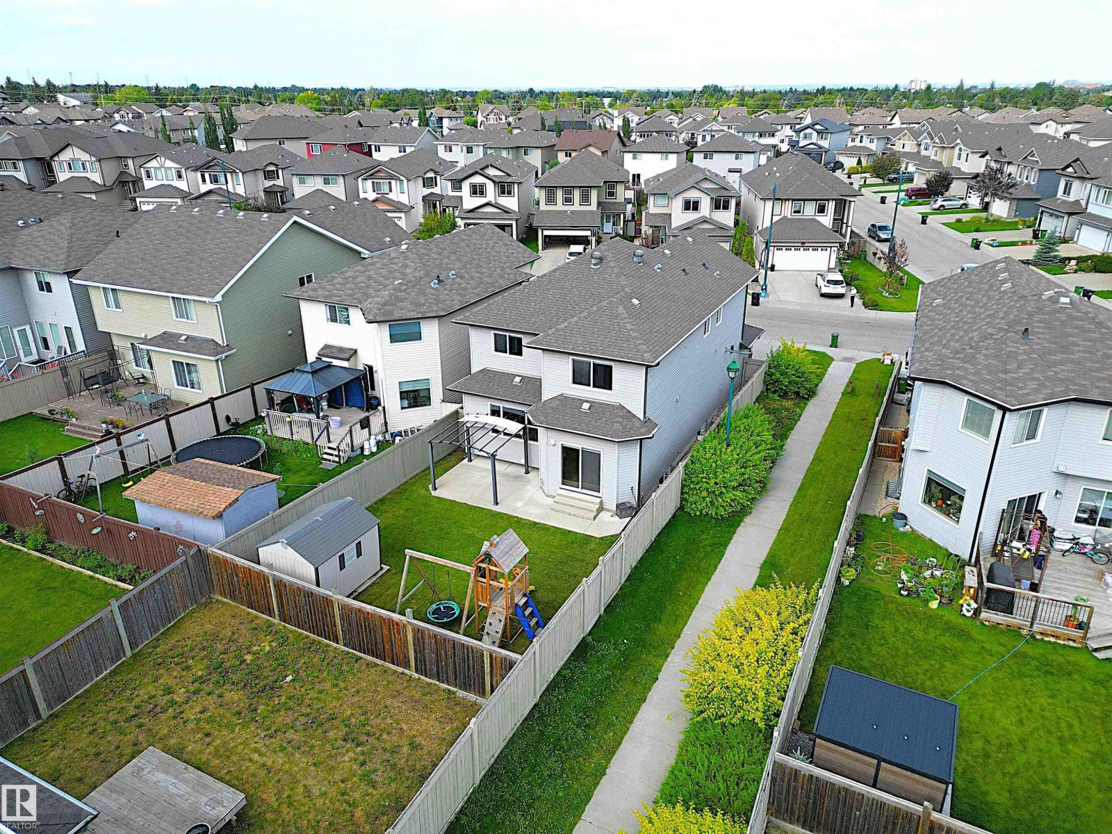 Photo 15 of 1921 33 St Nw, Edmonton AB