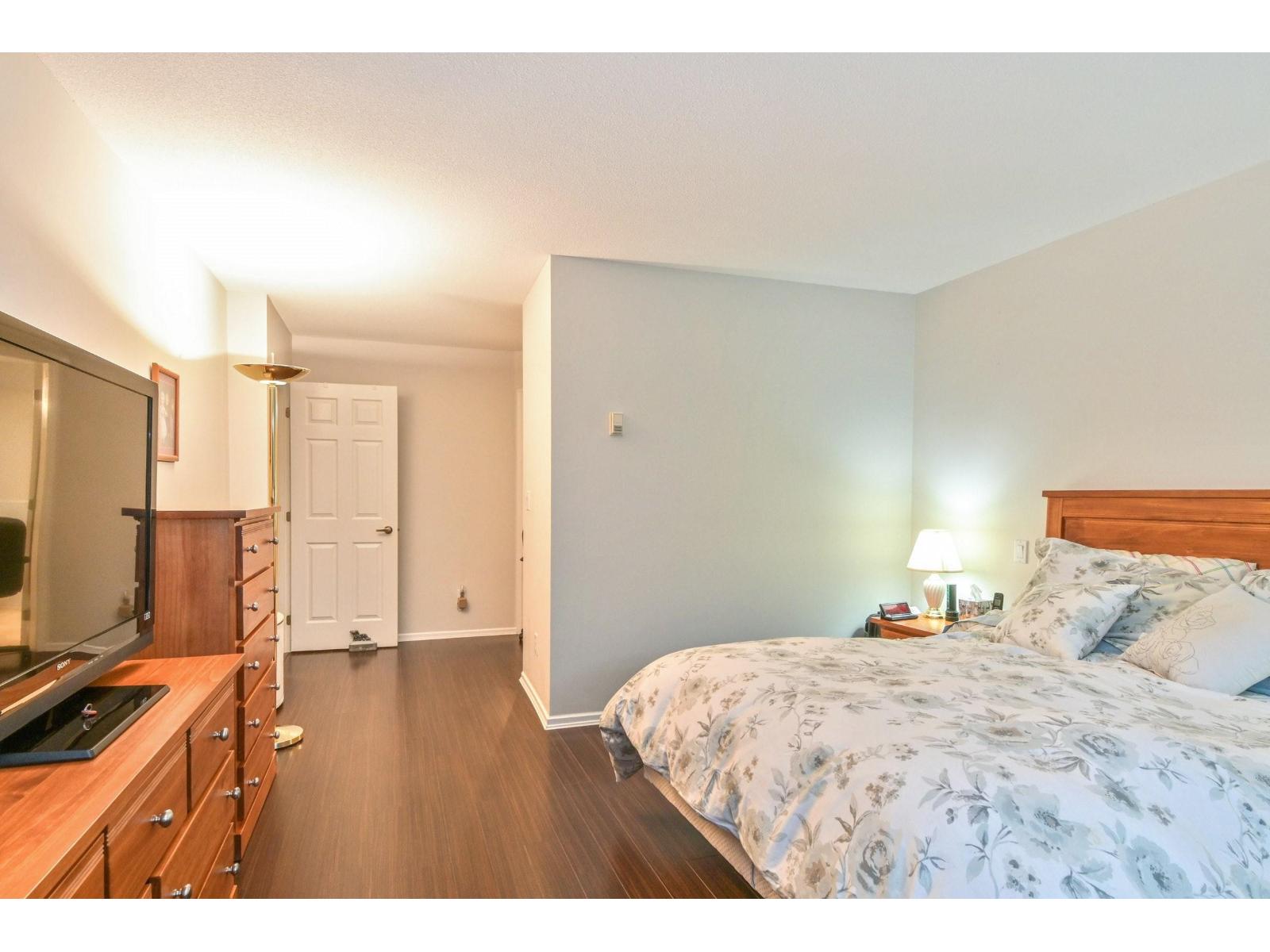Photo 17 of 23 9208 208 Street, Langley BC