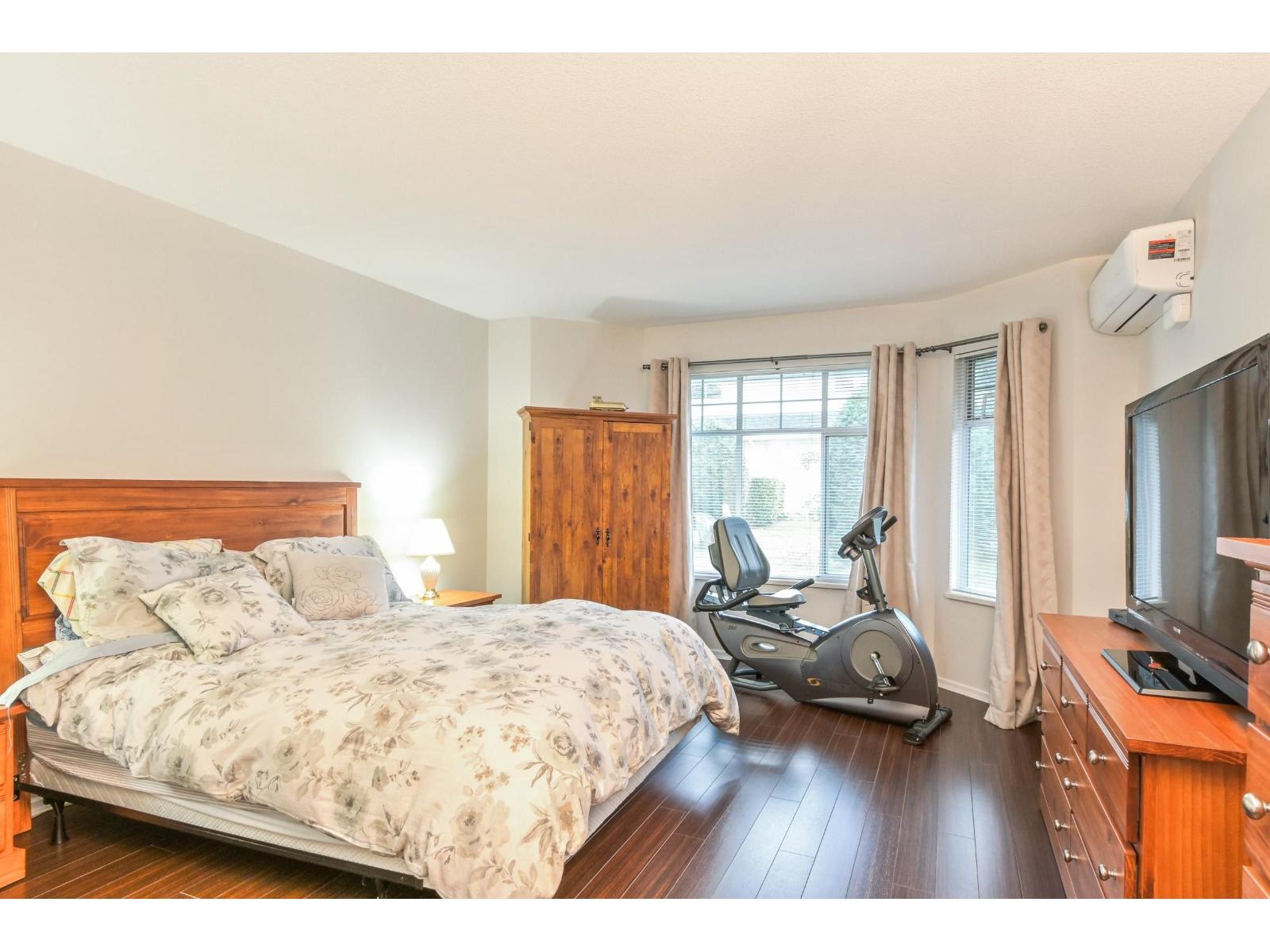 Photo 1 of 23 9208 208 Street, Langley BC