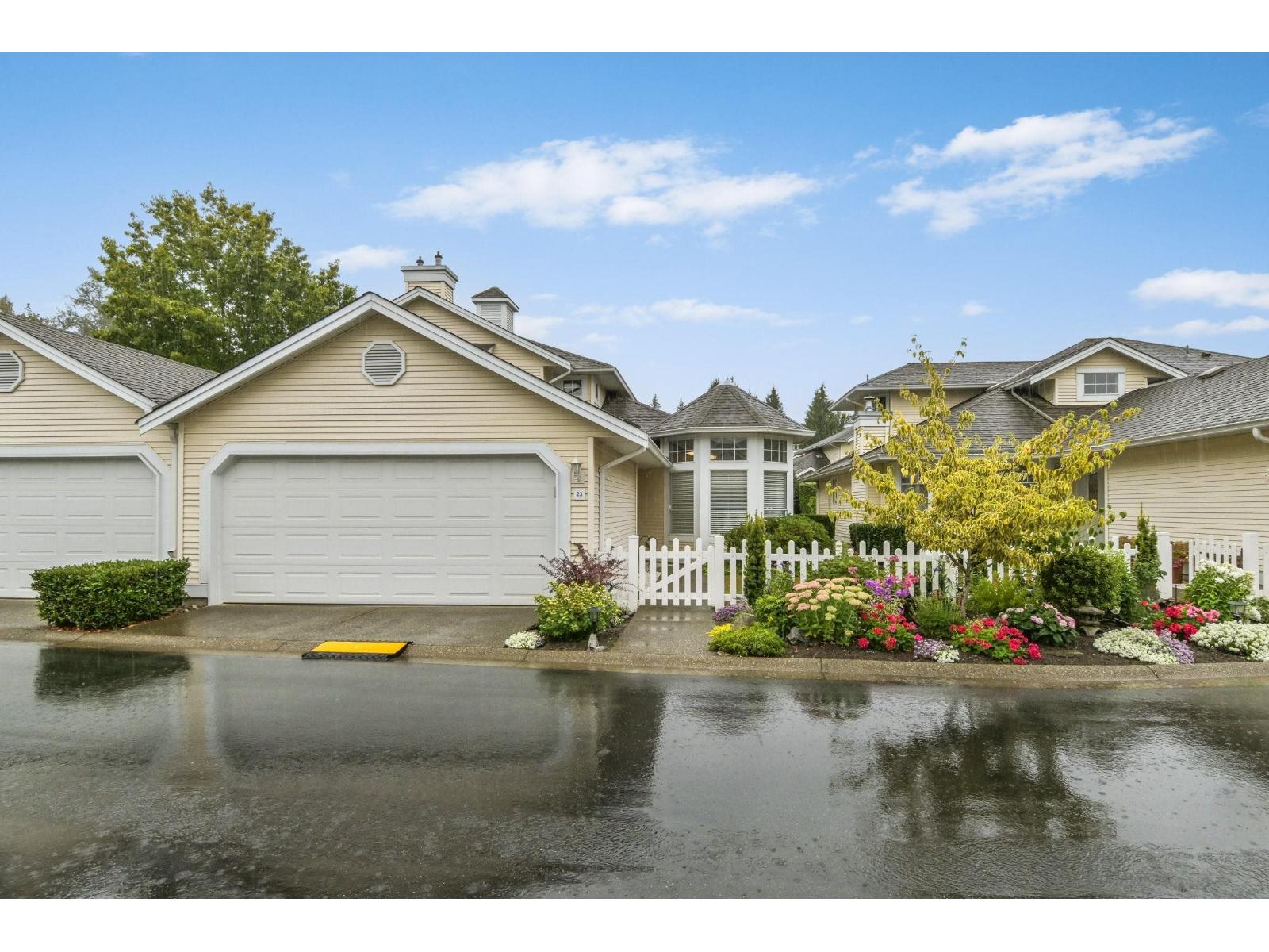 Photo 5 of 23 9208 208 Street, Langley BC