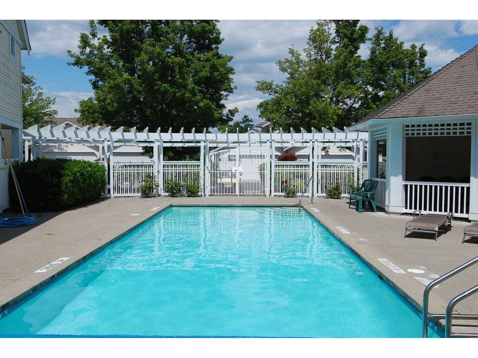 Photo 11 of 23 9208 208 Street, Langley BC