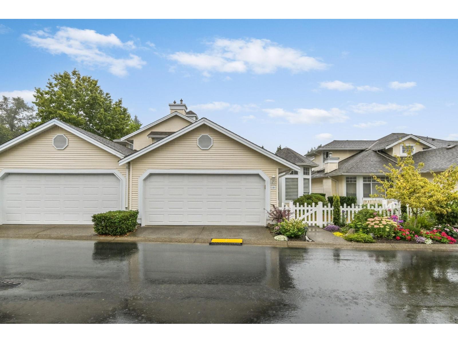 Photo 10 of 23 9208 208 Street, Langley BC
