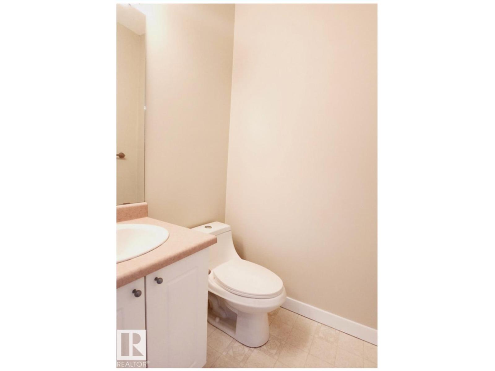 Photo 14 of 47 16728 115 St Nw, Edmonton AB