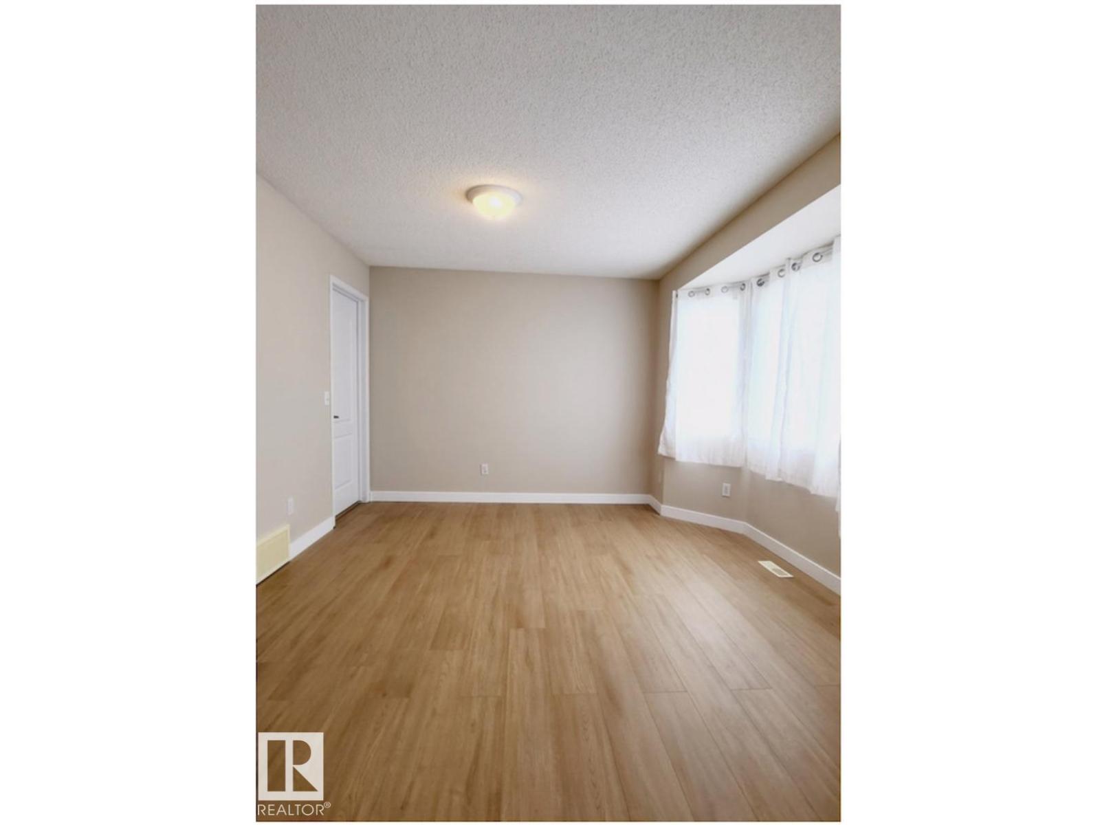 Photo 15 of 47 16728 115 St Nw, Edmonton AB
