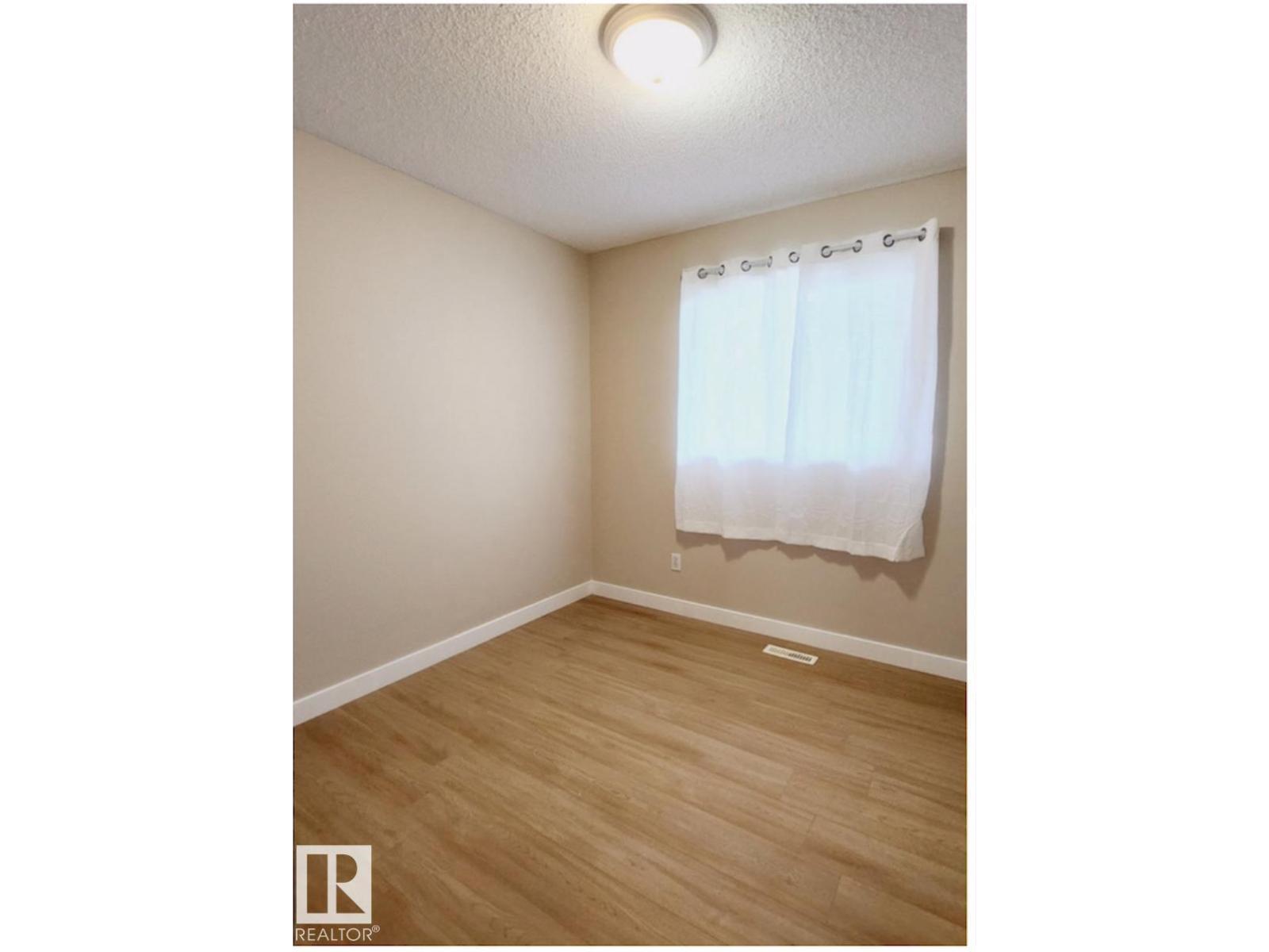 Photo 19 of 47 16728 115 St Nw, Edmonton AB