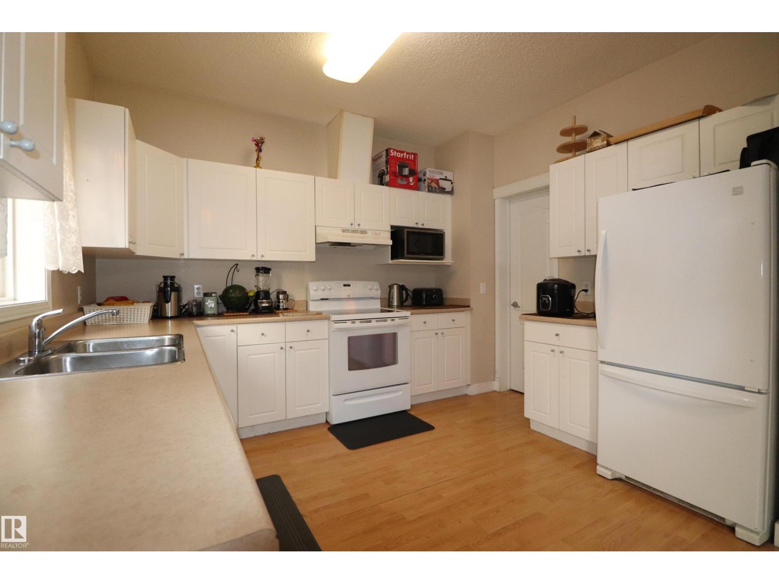Photo 2 of 47 16728 115 St Nw, Edmonton AB
