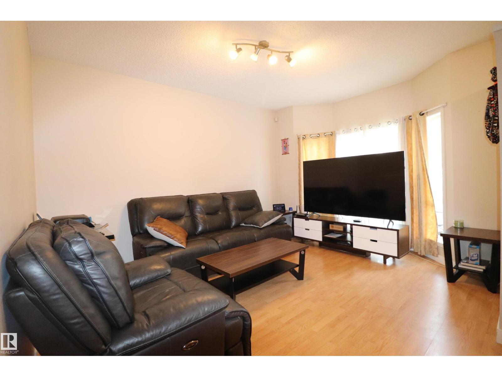 Photo 3 of 47 16728 115 St Nw, Edmonton AB