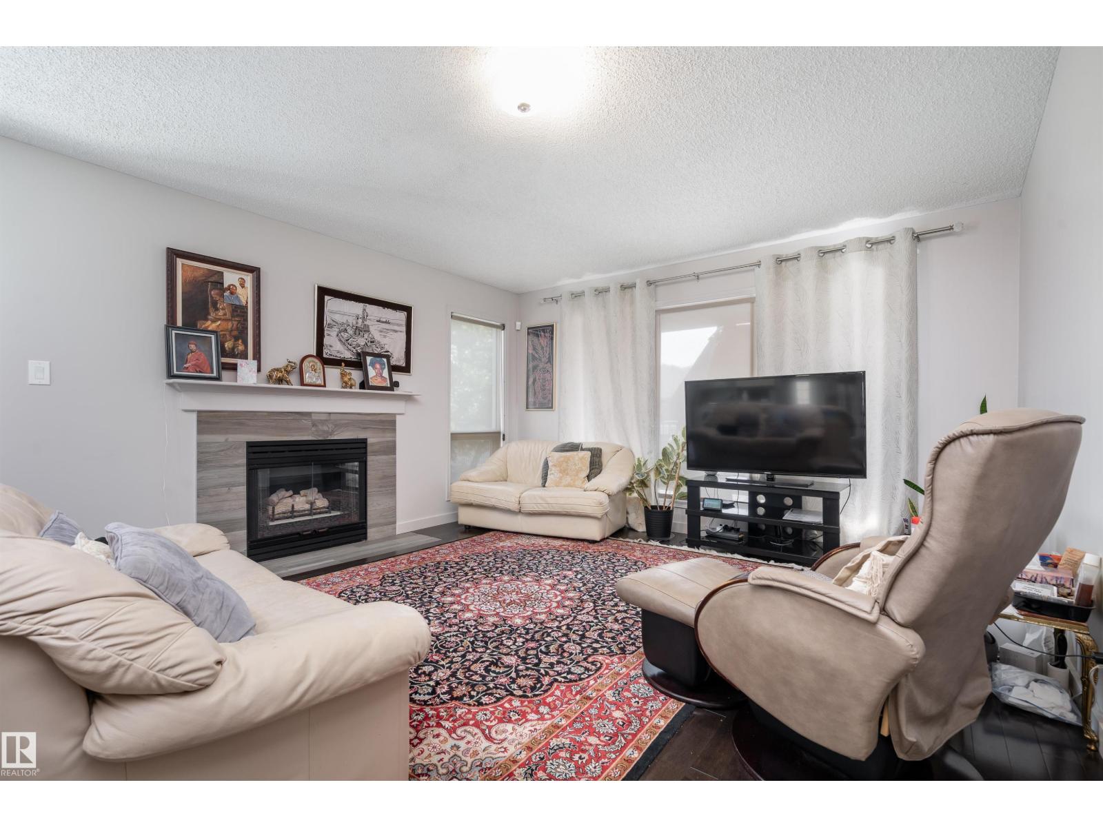 Photo 2 of 174 Oeming Rd Nw, Edmonton AB