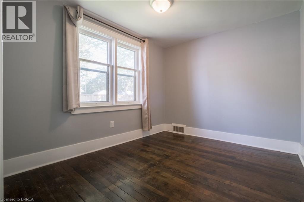 Photo 12 of 31 Palmerston Avenue Unit Lower, Brantford ON