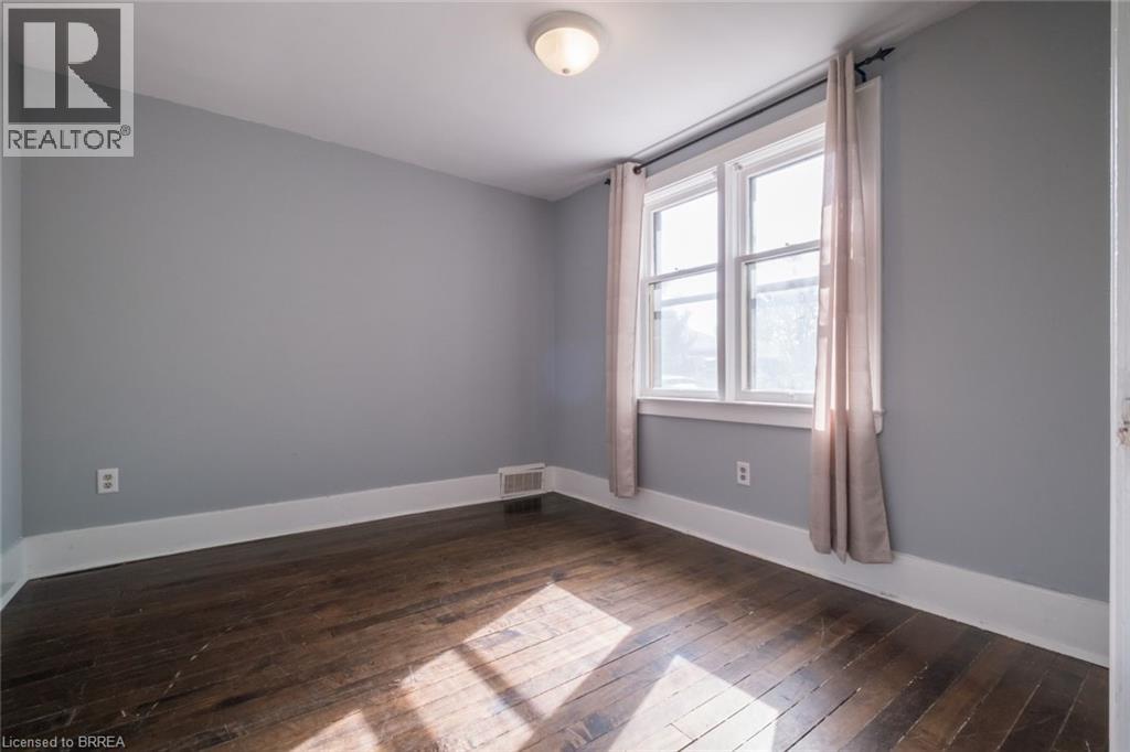 Photo 13 of 31 Palmerston Avenue Unit Lower, Brantford ON