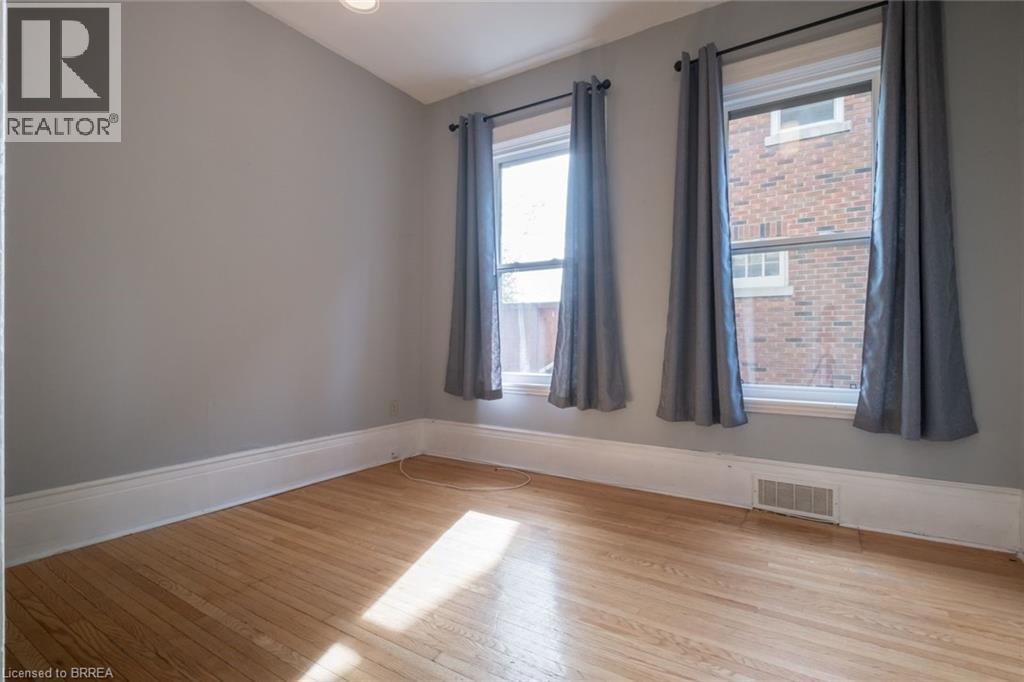 Photo 14 of 31 Palmerston Avenue Unit Lower, Brantford ON