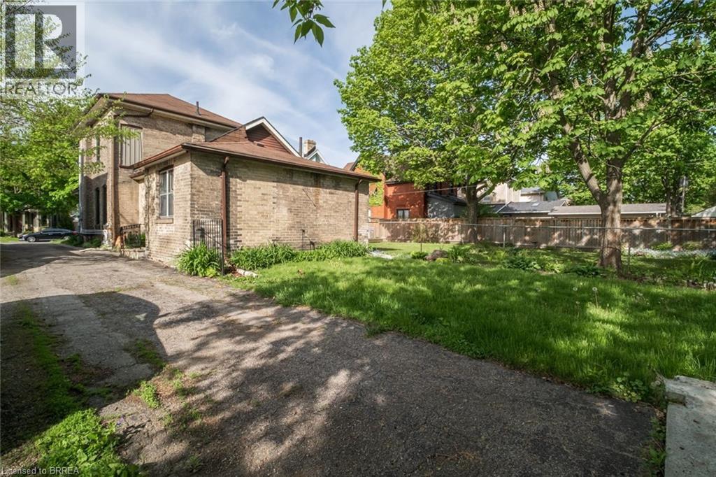 Photo 18 of 31 Palmerston Avenue Unit Lower, Brantford ON