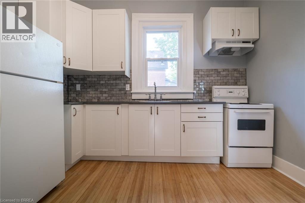 Photo 7 of 31 Palmerston Avenue Unit Lower, Brantford ON
