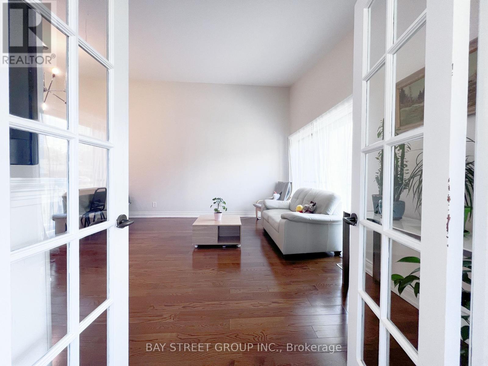 Photo 2 of Main 41 Northey Drive, Toronto ON