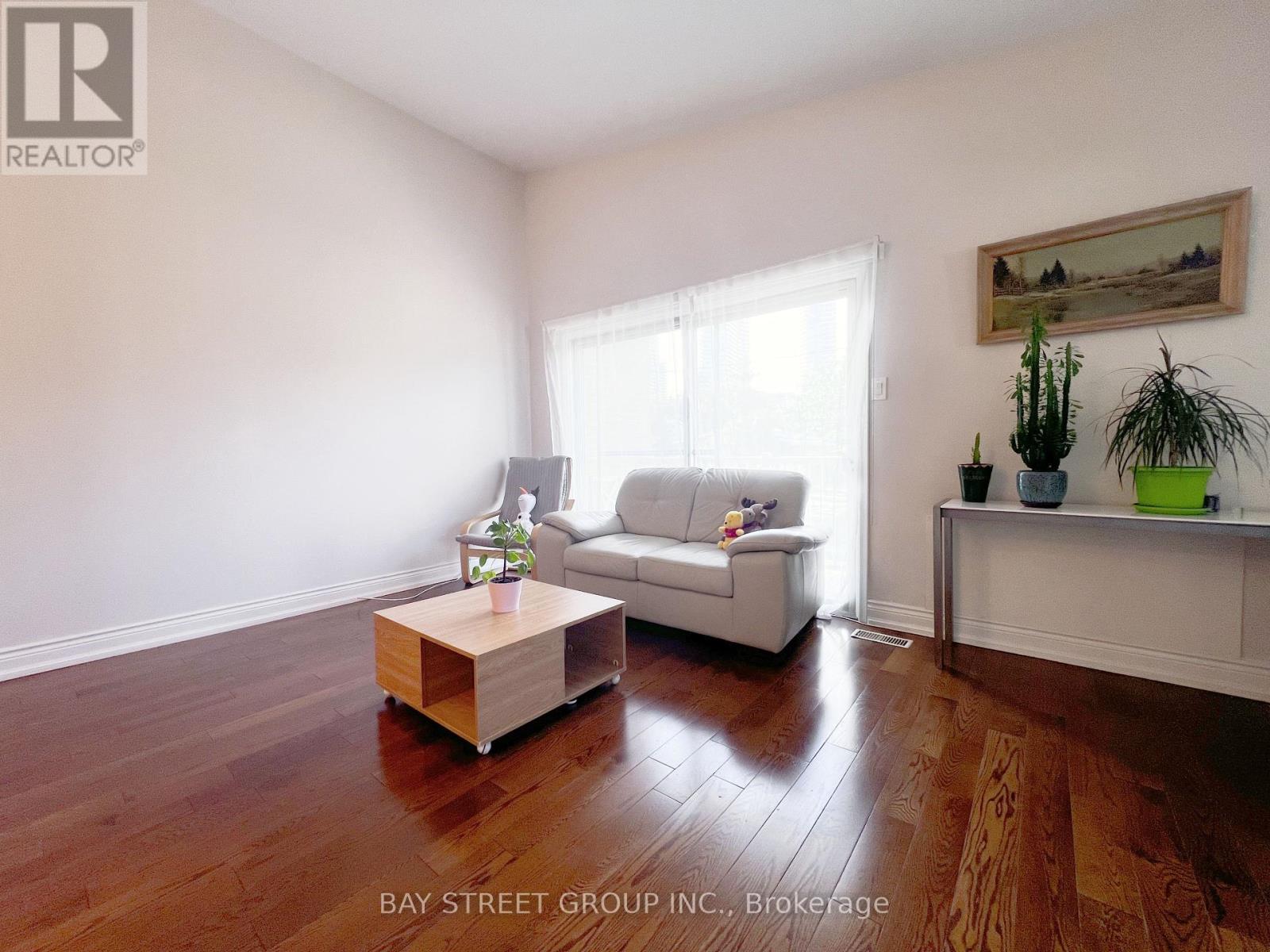 Photo 4 of Main 41 Northey Drive, Toronto ON