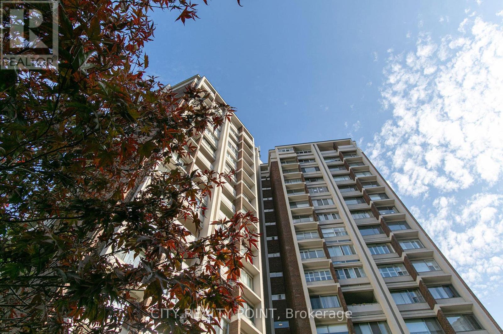 Photo 13 of 306 9 Deer Park Crescent, Toronto ON