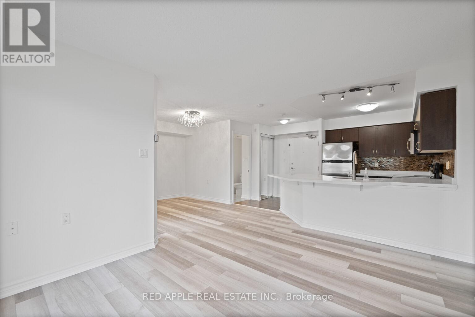 Photo 13 of 213 872 Sheppard Avenue W, Toronto ON