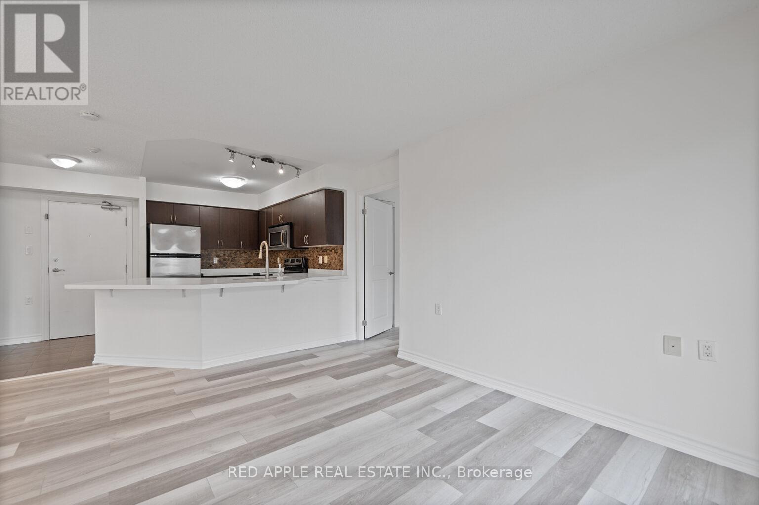 Photo 14 of 213 872 Sheppard Avenue W, Toronto ON