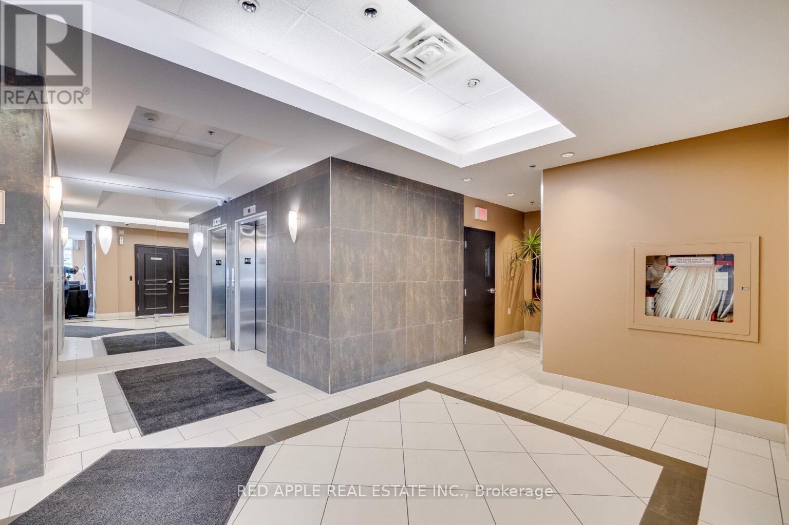 Photo 5 of 213 872 Sheppard Avenue W, Toronto ON