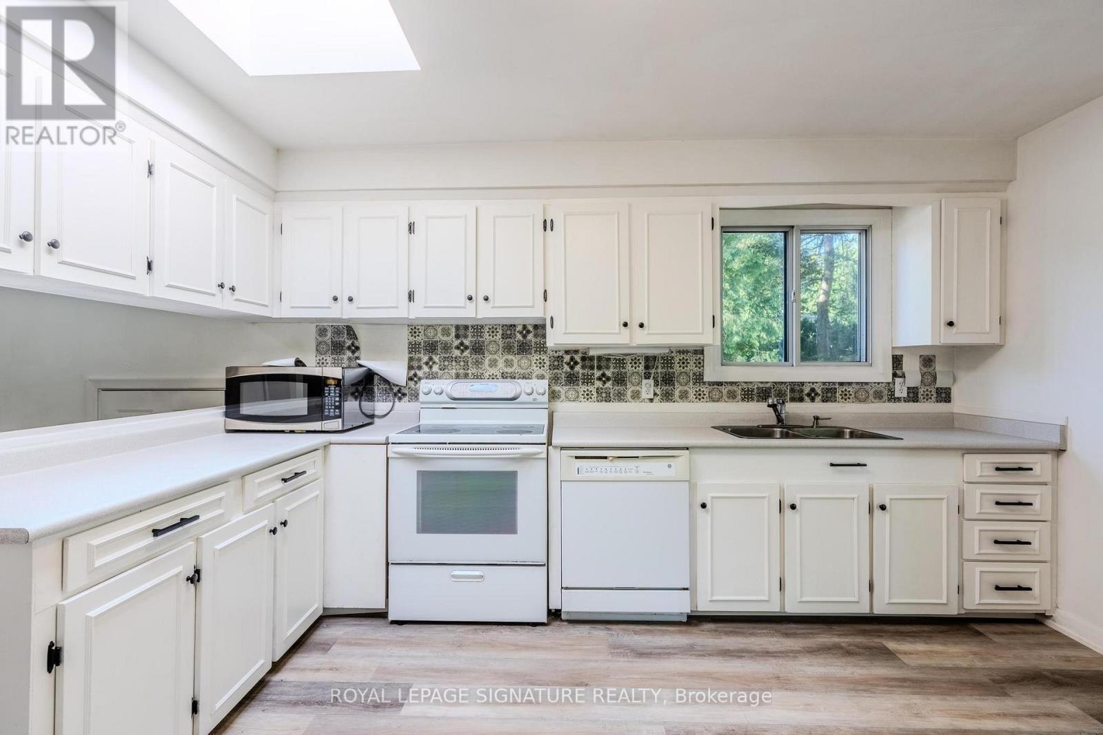Photo 3 of 18 Greengate Road, Toronto ON