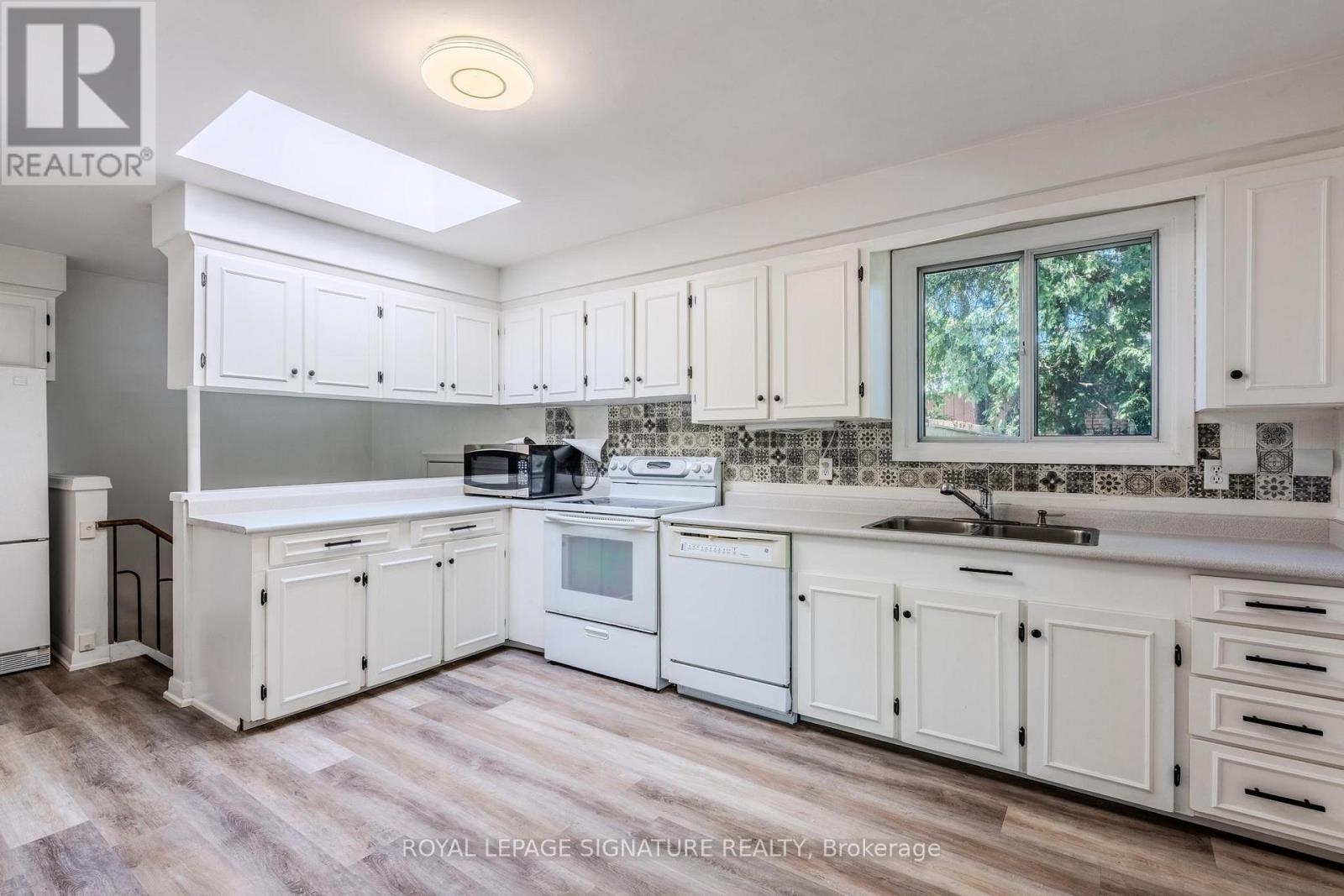 Photo 4 of 18 Greengate Road, Toronto ON