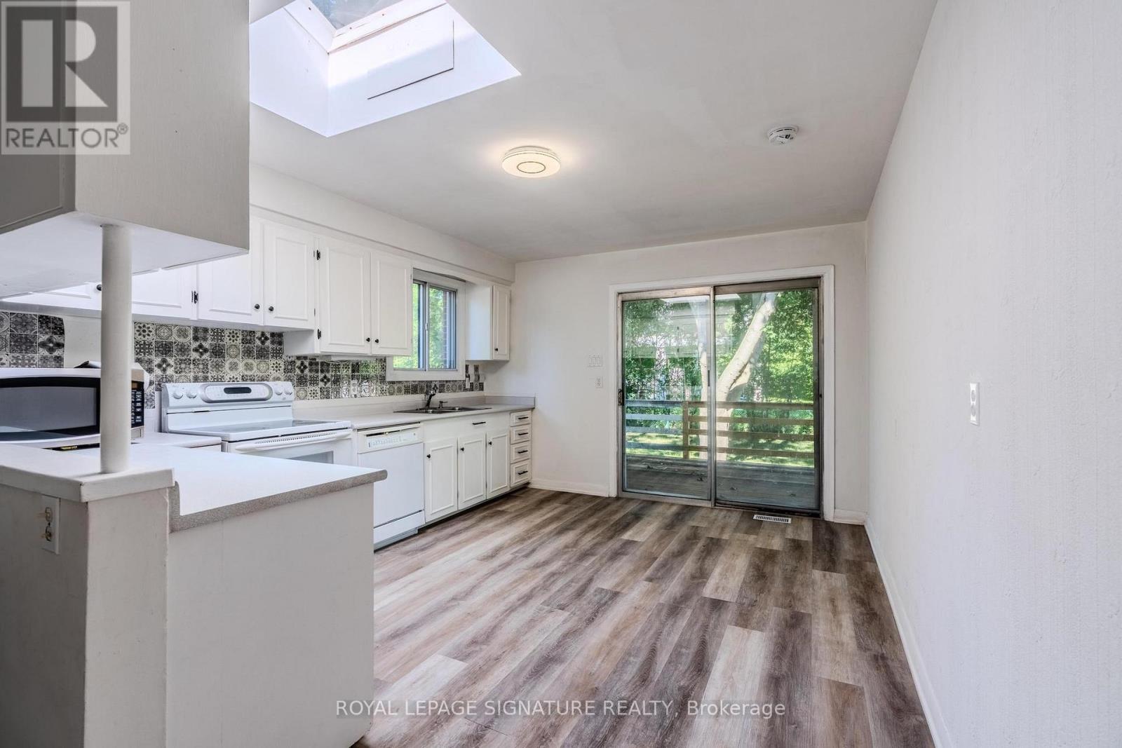 Photo 5 of 18 Greengate Road, Toronto ON