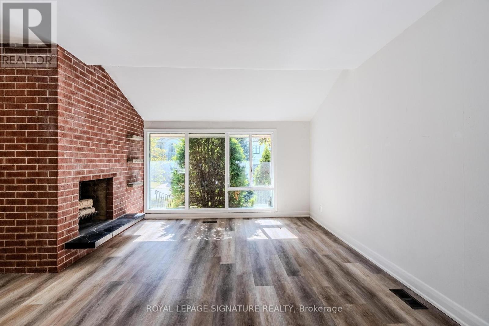 Photo 8 of 18 Greengate Road, Toronto ON
