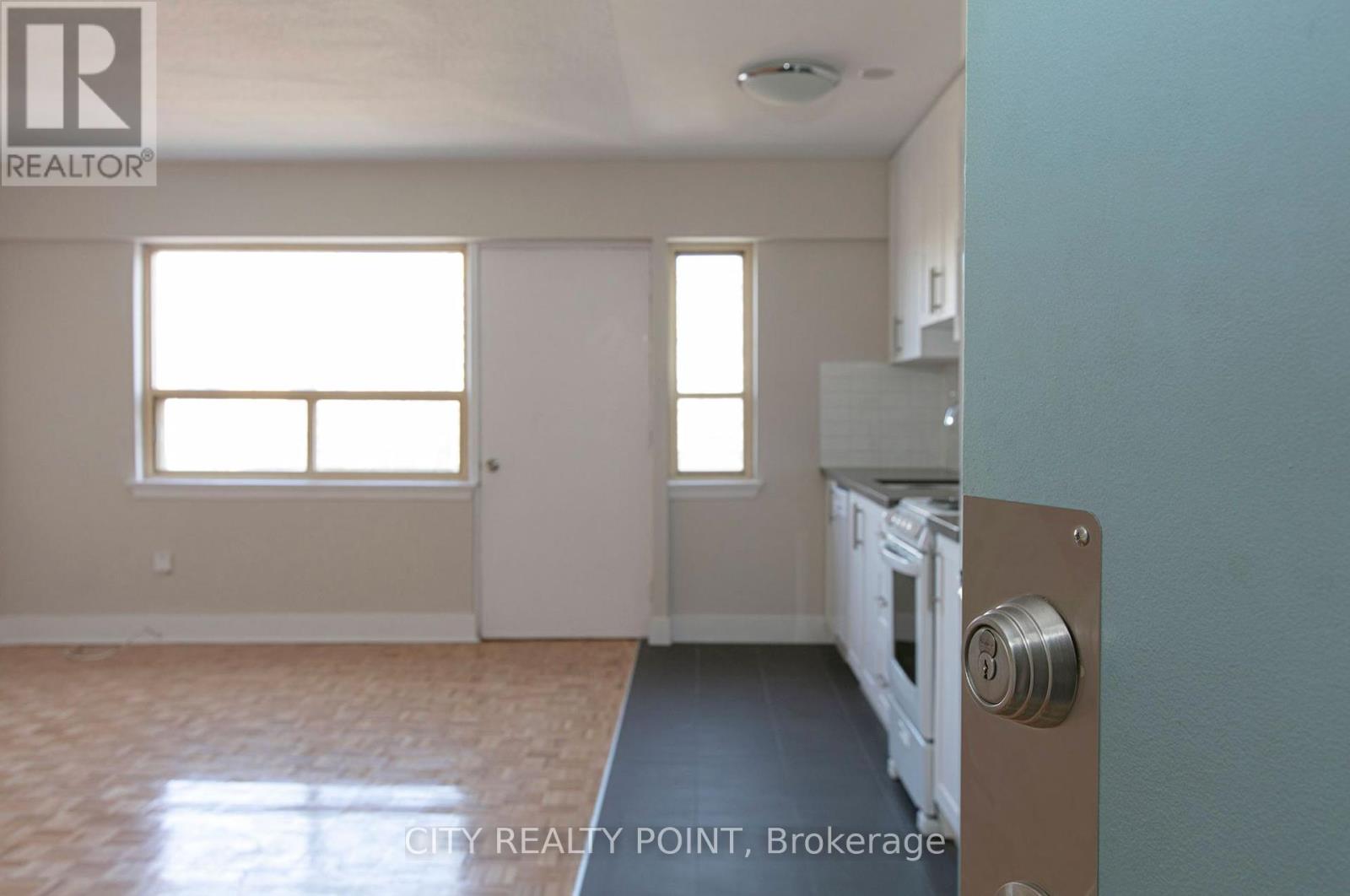 Photo 10 of 401 95 Lawton Boulevard, Toronto ON