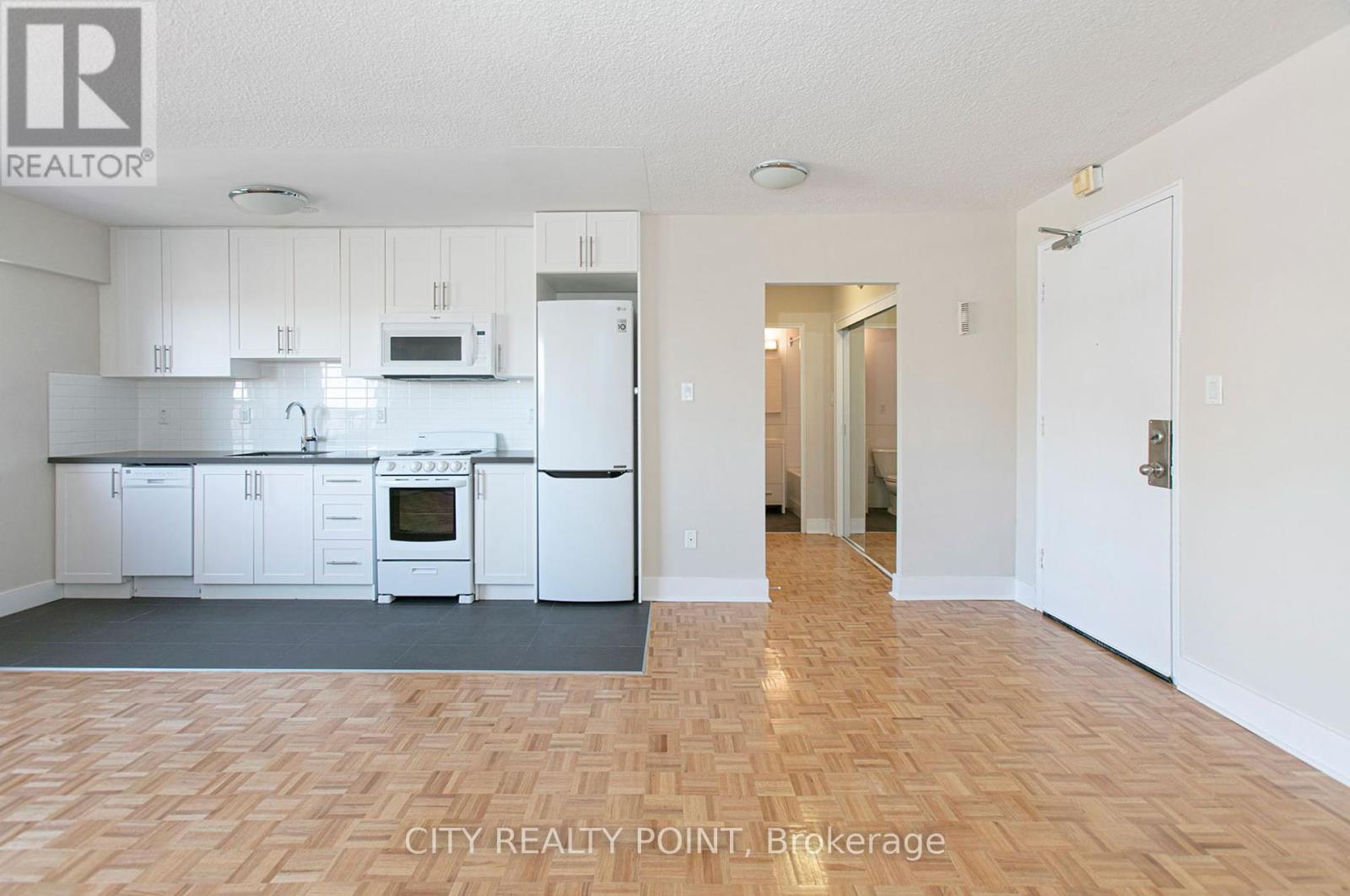 Photo 5 of 401 95 Lawton Boulevard, Toronto ON