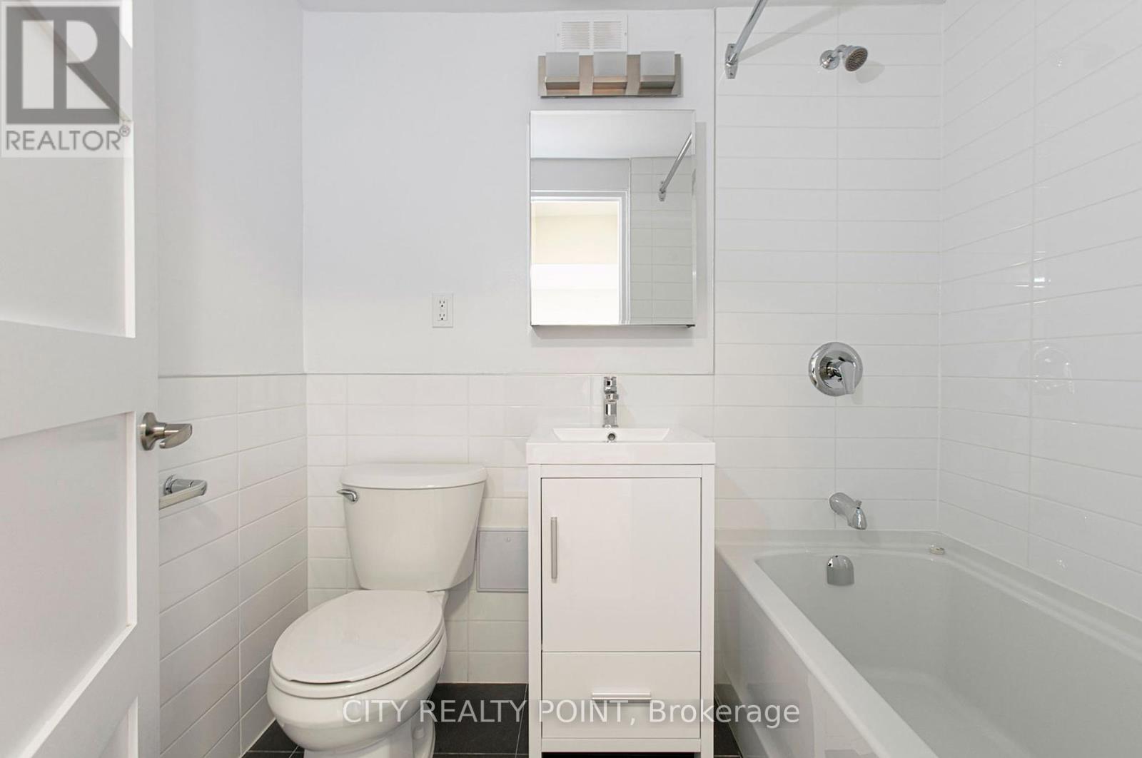 Photo 8 of 401 95 Lawton Boulevard, Toronto ON