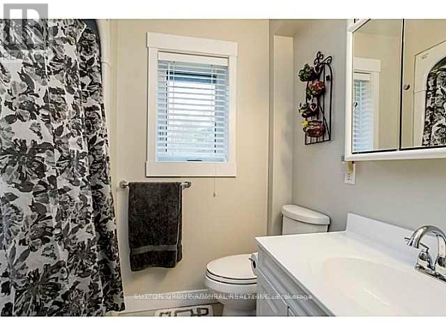 Photo 8 of 66 Patterson Road, Barrie ON
