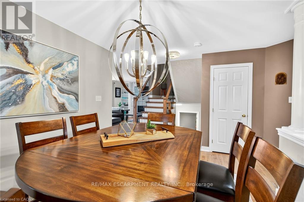 Photo 11 of 39 Wilbur Drive, Hamilton ON